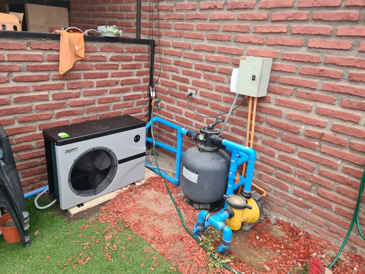 Instalación bomba de calor Aquark con sistema completo